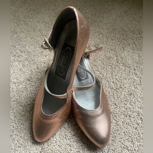 Ballroom dance shoe.Sz 7 1/2.Fred of London. Wore twice in the studio. Like New